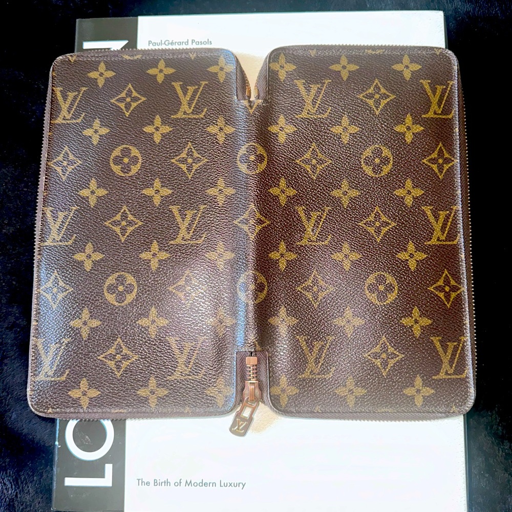 🔷LAST CALL🔷 Louis Vuitton Monogram De Voyage Travel Organizer Zippy Wallet - Picture 10 of 15